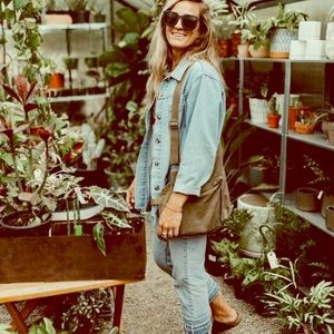 Hanks Pockets vest in olive